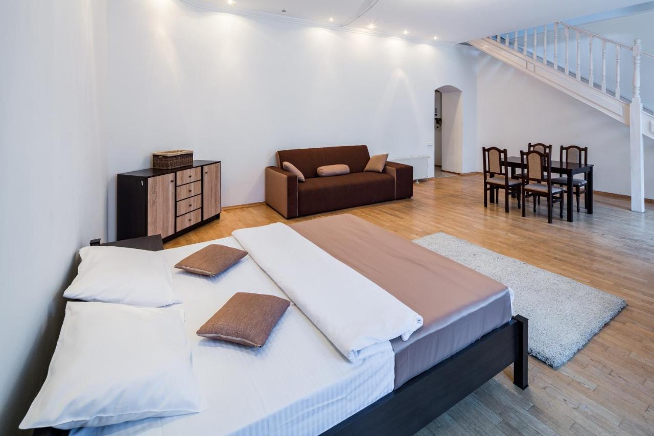 Appartement Romari Два Поверхи à Lviv Extérieur photo