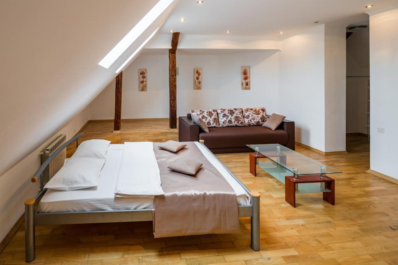 Appartement Romari Два Поверхи à Lviv Extérieur photo